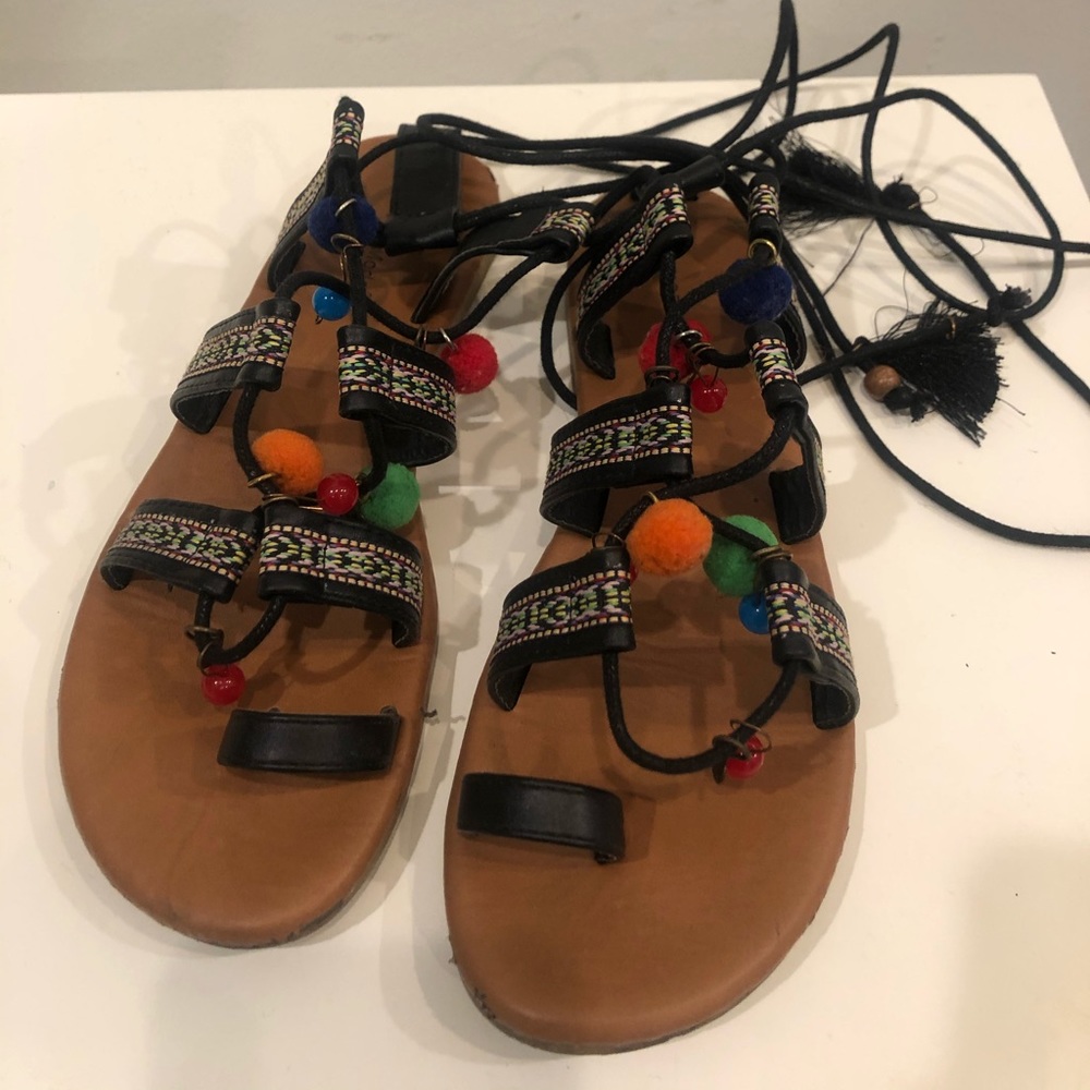 TOP Moda lace up sandals with colorful pompoms